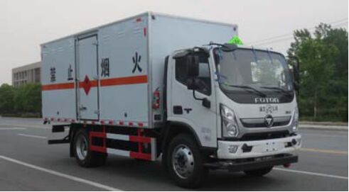 福田7-8吨易燃液体厢式运输车