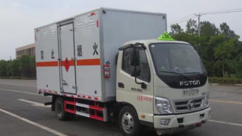 福田1.5吨易燃液体厢式运输车